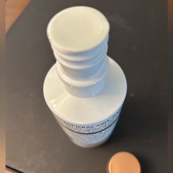 Whish Mineral Milk Bath with Gold Accents NEW/SEALED - Picture 3 of 3